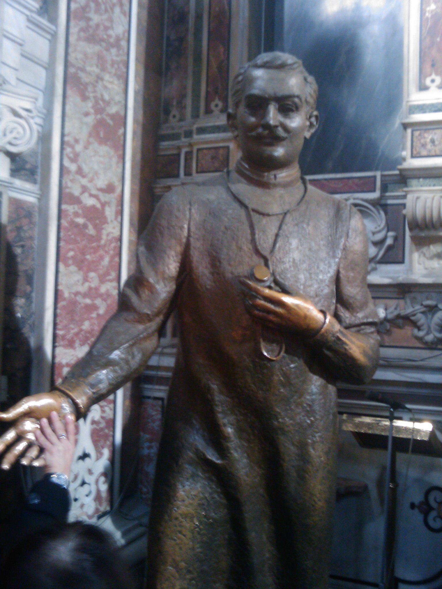 Moscati%20statue%203.jpg